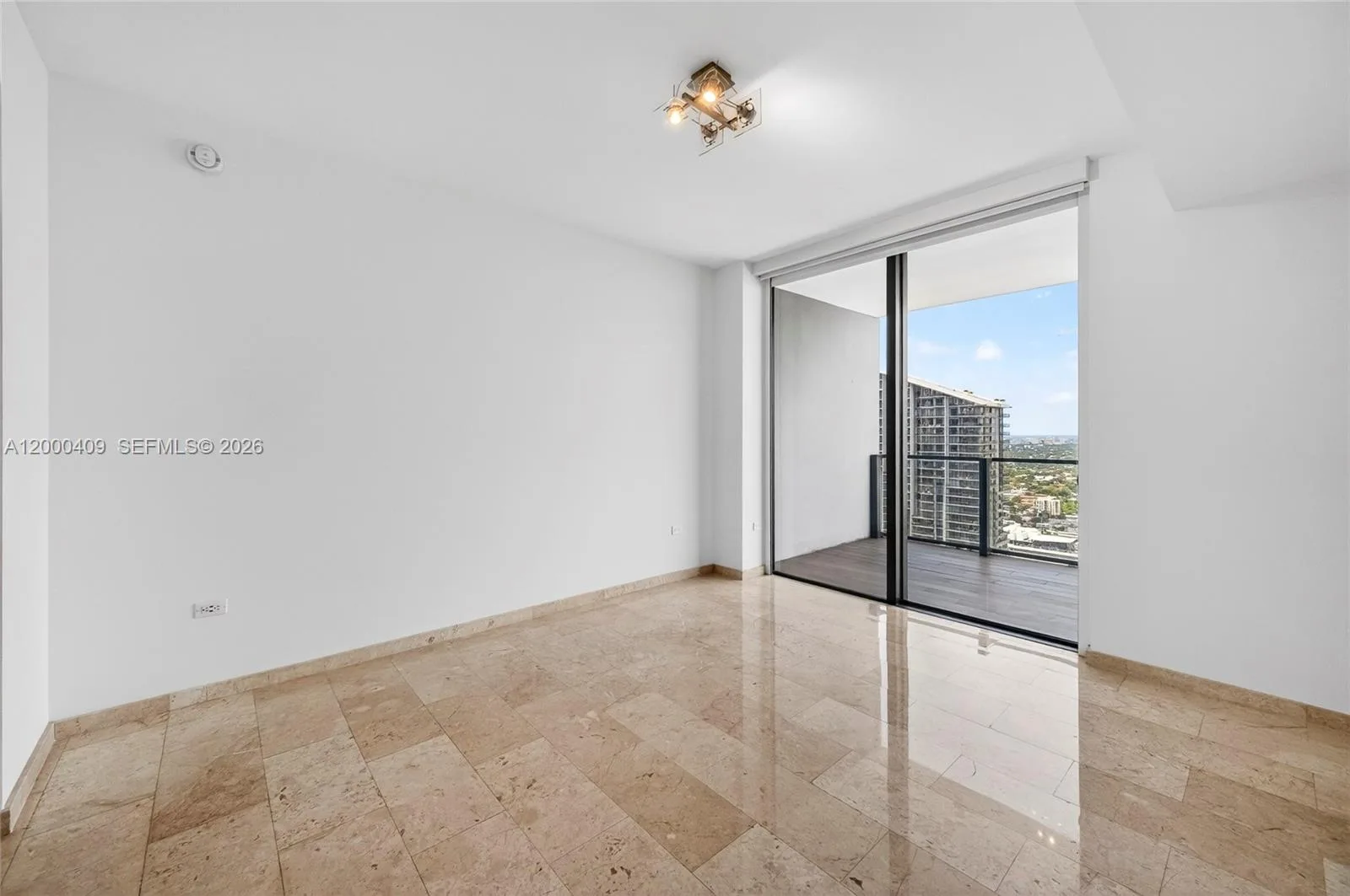 68 SE 6th St # 3906, Miami, FL 33131 photo 12