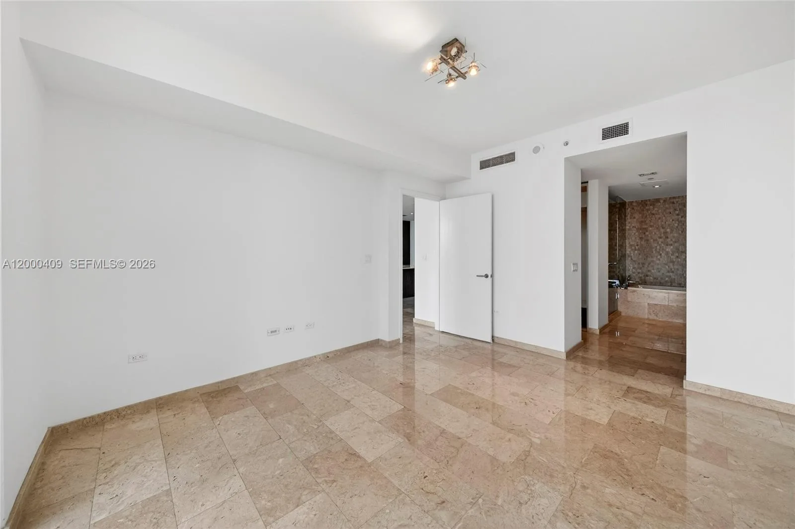 68 SE 6th St # 3906, Miami, FL 33131 photo 13