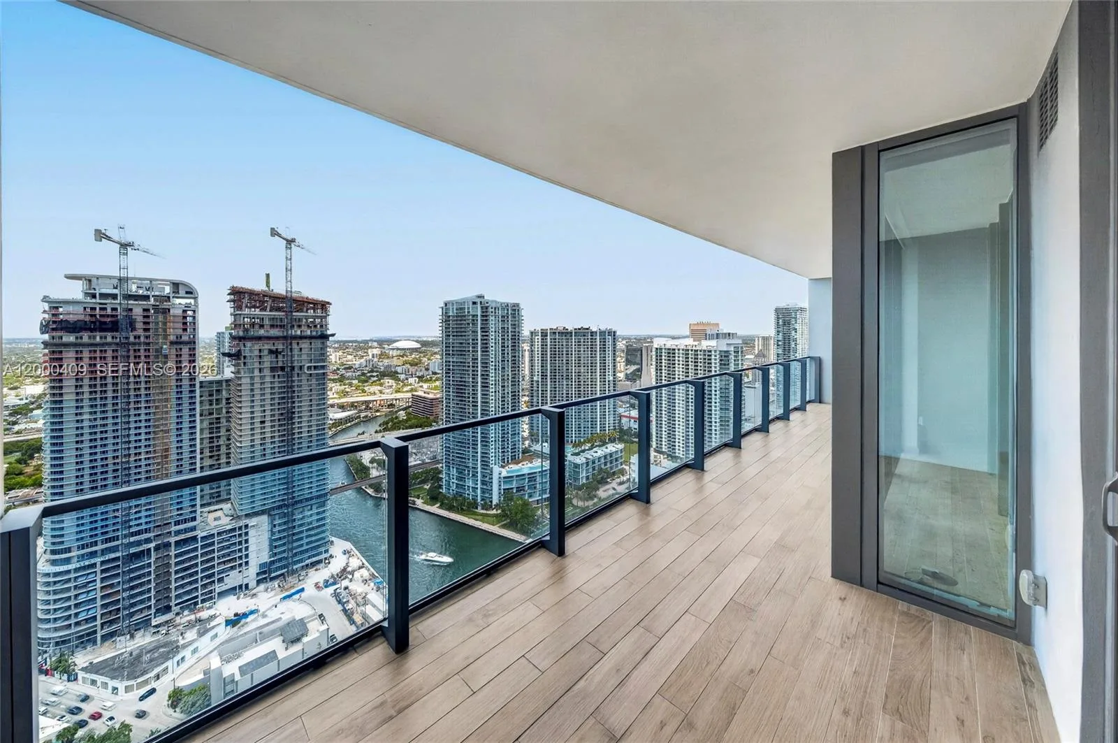 68 SE 6th St # 3906, Miami, FL 33131 photo 3