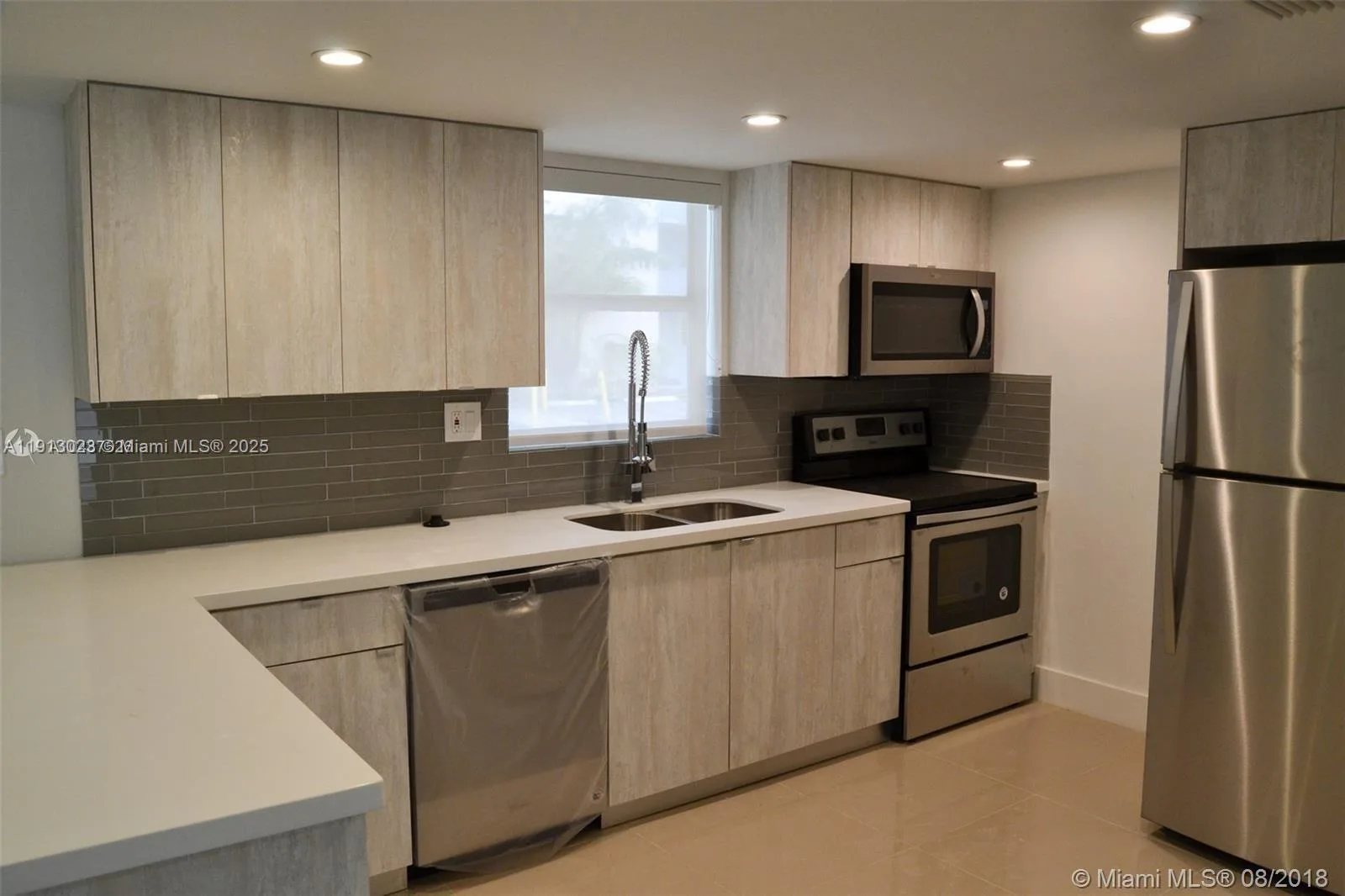9375 Fontainebleau Blvd # L122, Miami, FL 33172
