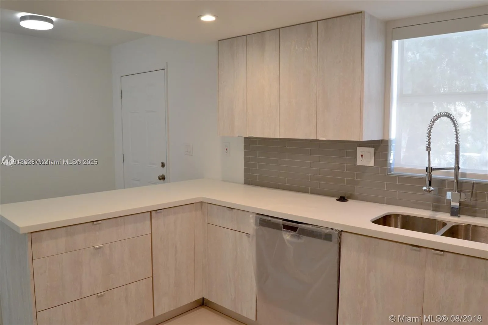 9375 Fontainebleau Blvd # L122, Miami, FL 33172 photo 2