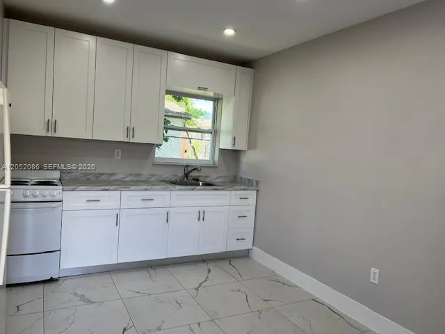 922 NW 2nd St # 4, Miami, FL 33128