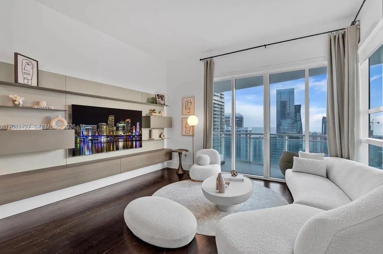 951 Brickell Ave # 4111, Miami, FL 33131