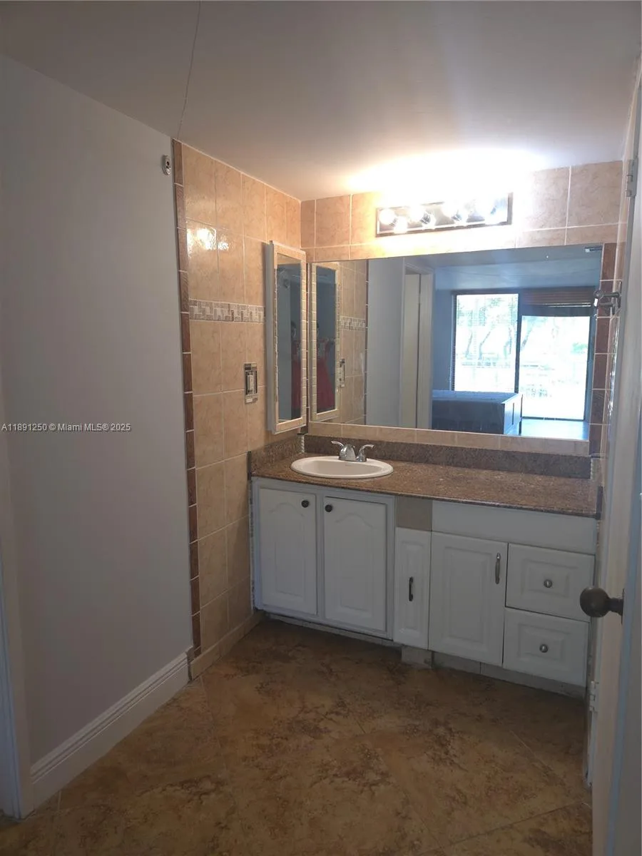 210 174th St # L18, Sunny Isles Beach, FL 33160 photo 6