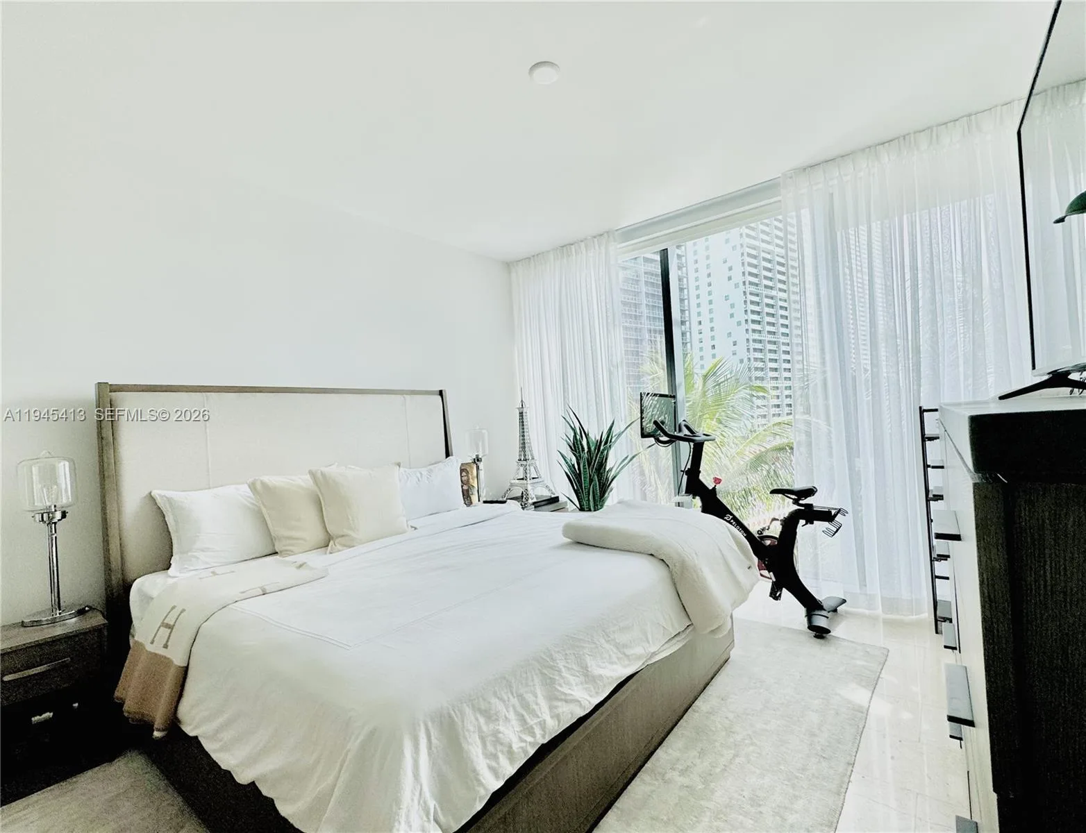 68 SE 6th St # 903, Miami, FL 33131 photo 12