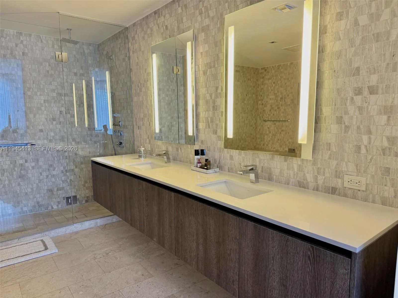 68 SE 6th St # 903, Miami, FL 33131 photo 13