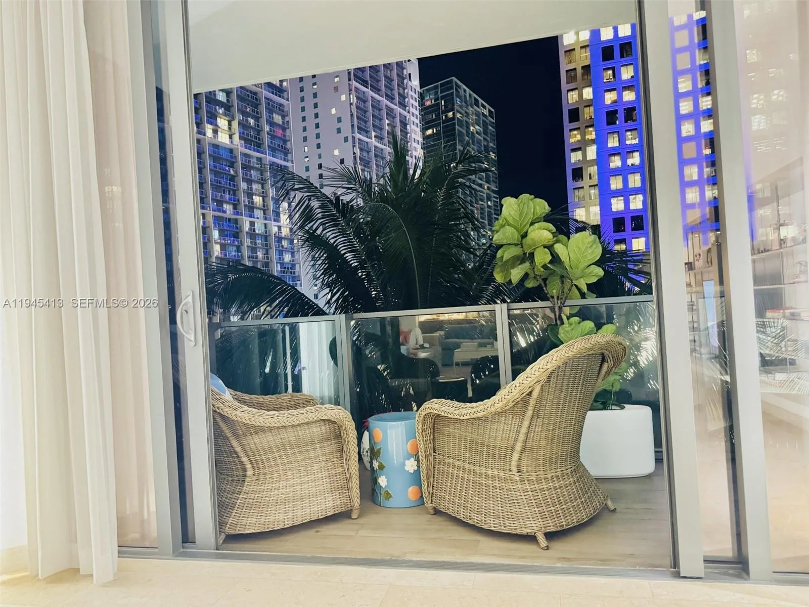68 SE 6th St # 903, Miami, FL 33131 photo 2