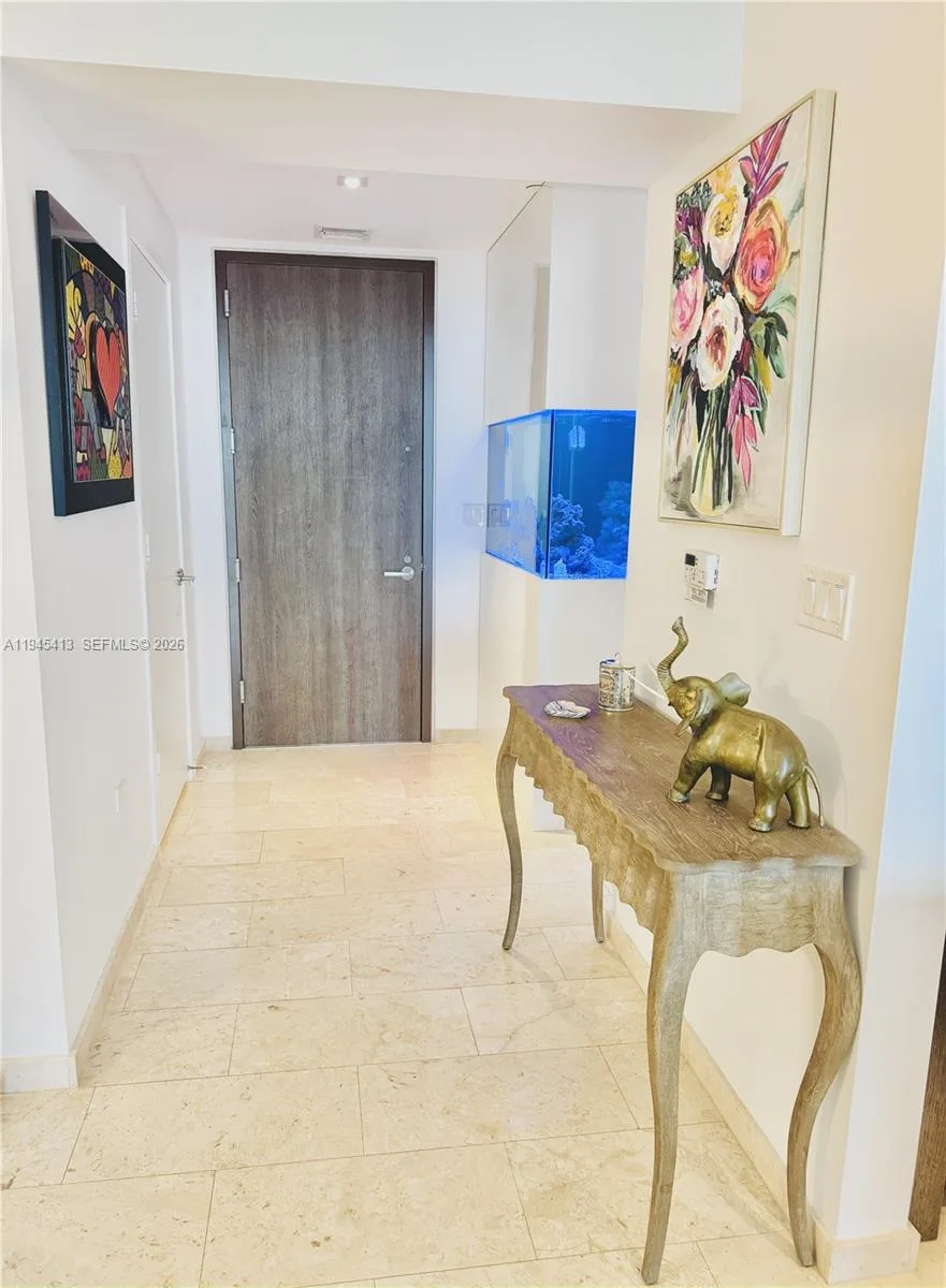 68 SE 6th St # 903, Miami, FL 33131 photo 4