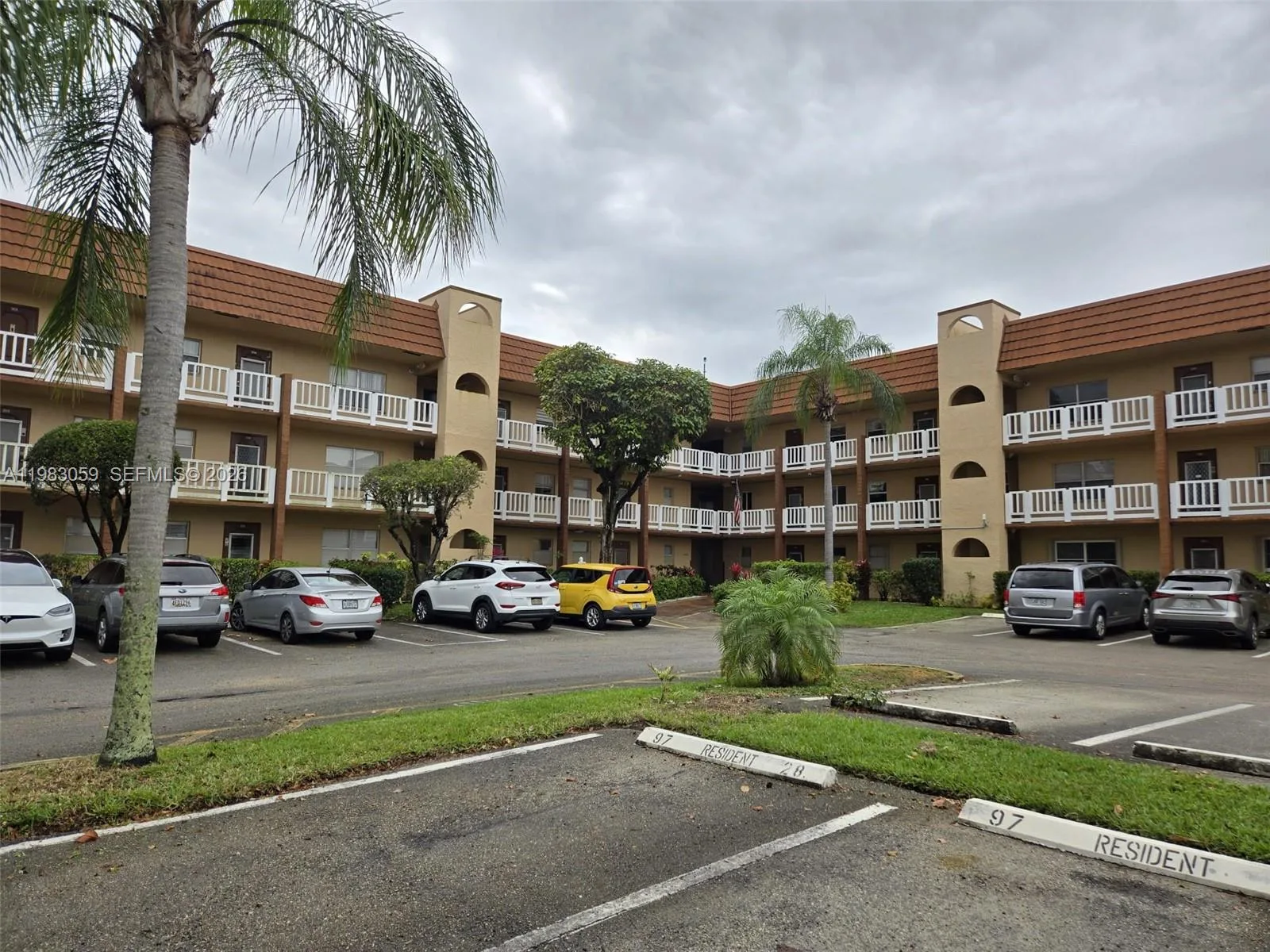 9261 Sunrise Lakes Blvd # 201, Sunrise, FL 33322 photo 2