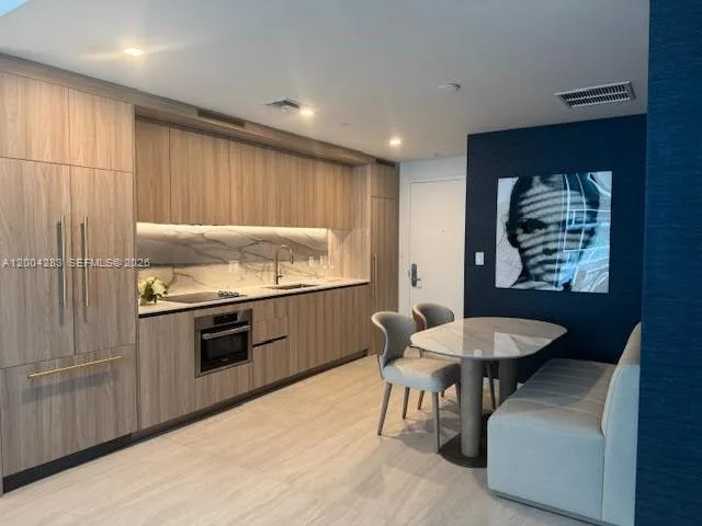 77 SE 5th St # 1508, Miami, FL 33131 photo 3