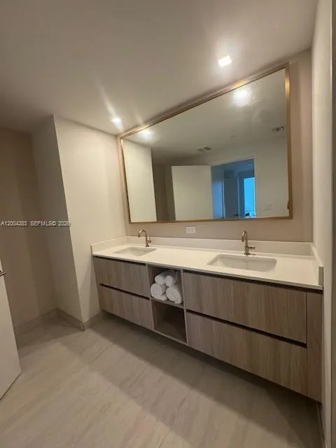 77 SE 5th St # 1508, Miami, FL 33131 photo 9