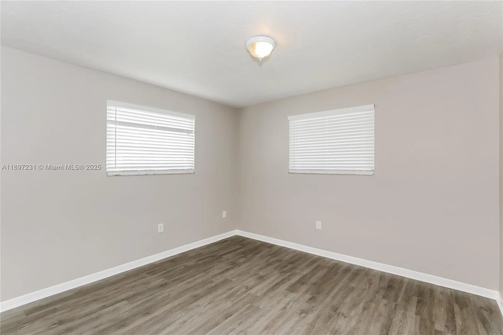 381 NE 164th St # 0, Miami, FL 33162 photo 11