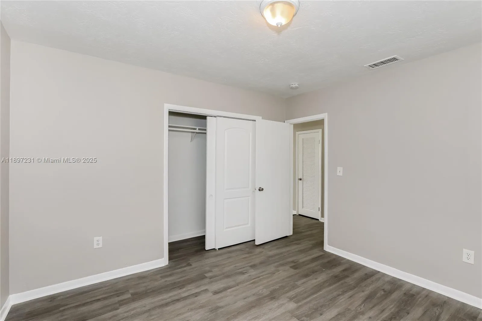 381 NE 164th St # 0, Miami, FL 33162 photo 12