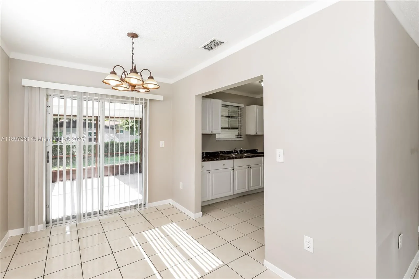 381 NE 164th St # 0, Miami, FL 33162 photo 4