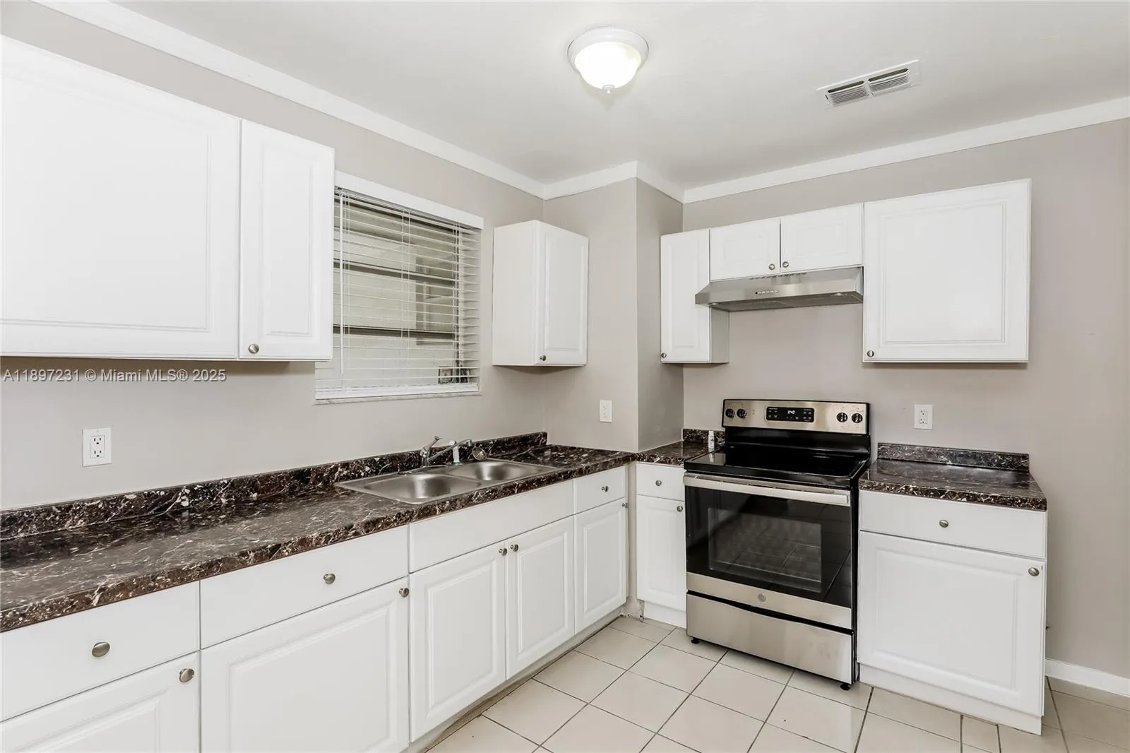 381 NE 164th St # 0, Miami, FL 33162 photo 6