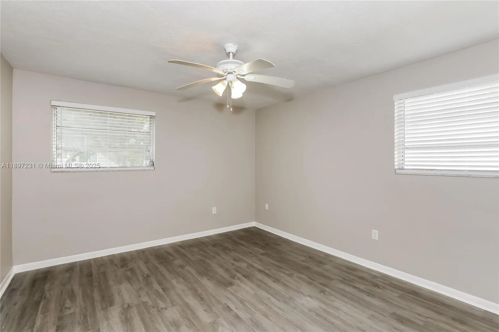 381 NE 164th St # 0, Miami, FL 33162 photo 8