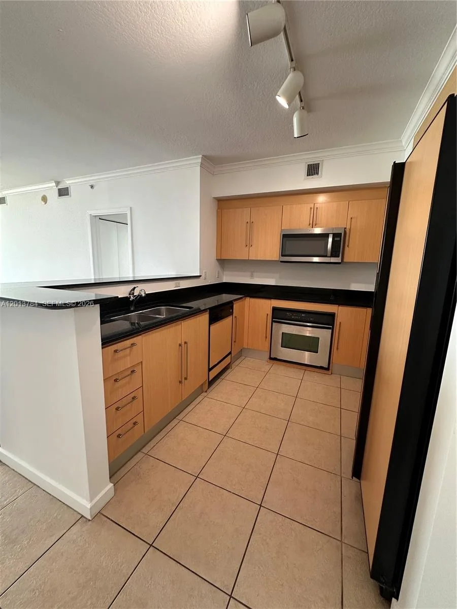 325 S Biscayne Blvd # 2215, Miami, FL 33131 photo 11