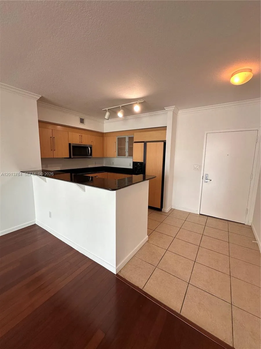 325 S Biscayne Blvd # 2215, Miami, FL 33131 photo 12