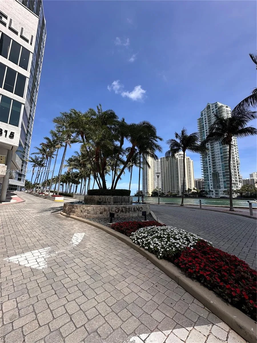 325 S Biscayne Blvd # 2215, Miami, FL 33131 photo 3