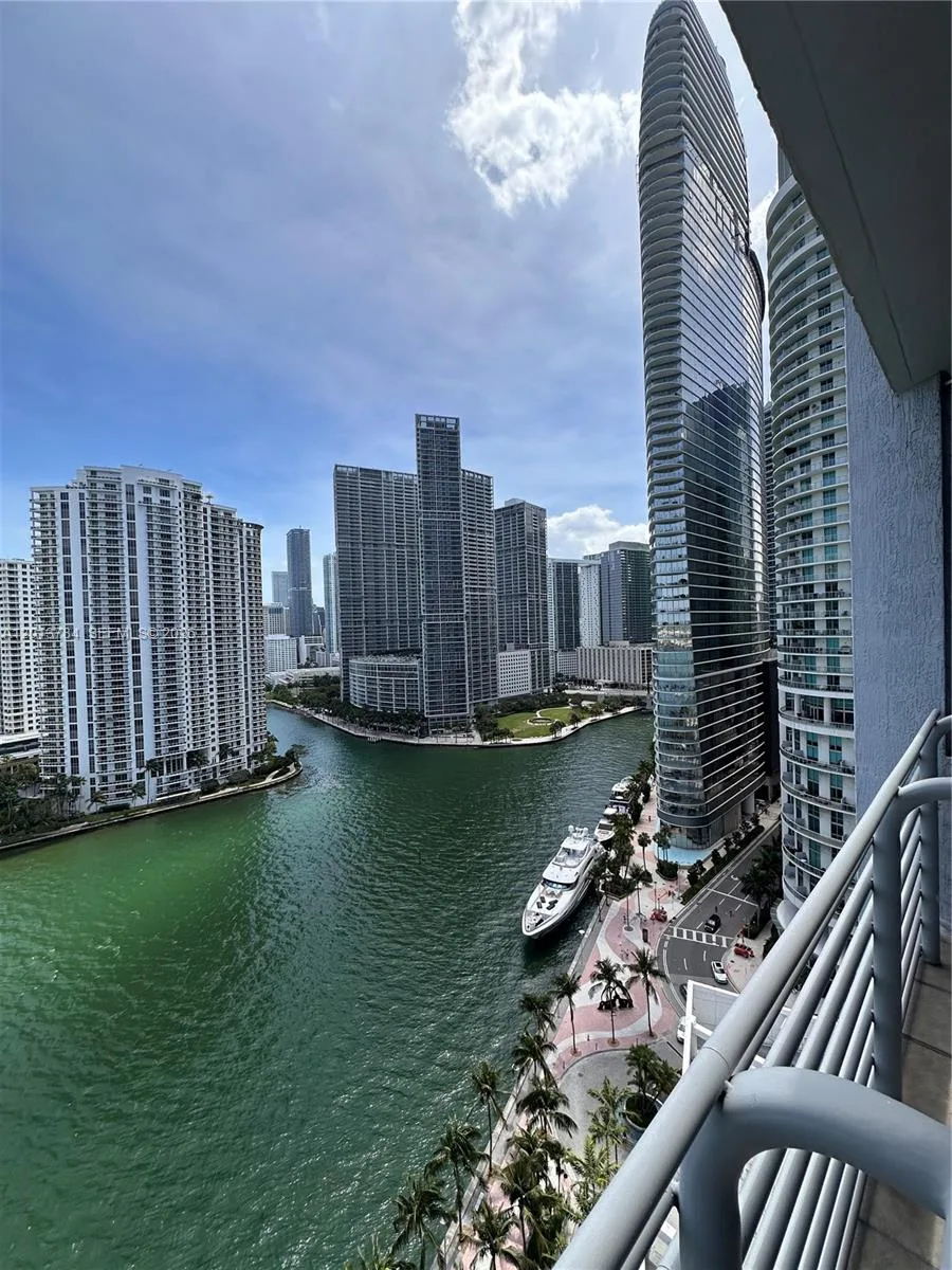 325 S Biscayne Blvd # 2215, Miami, FL 33131 photo 6