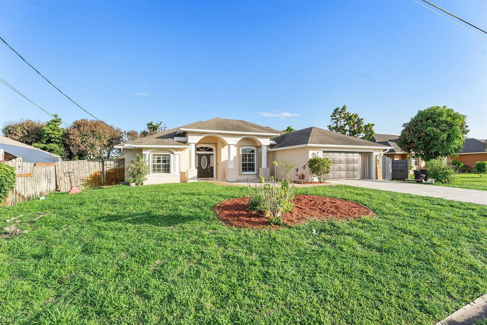 534 SW Halifax Avenue, Port St. Lucie, FL 34953