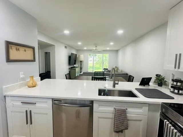 2601 NE 3rd Court # 105, Boynton Beach, FL 33435