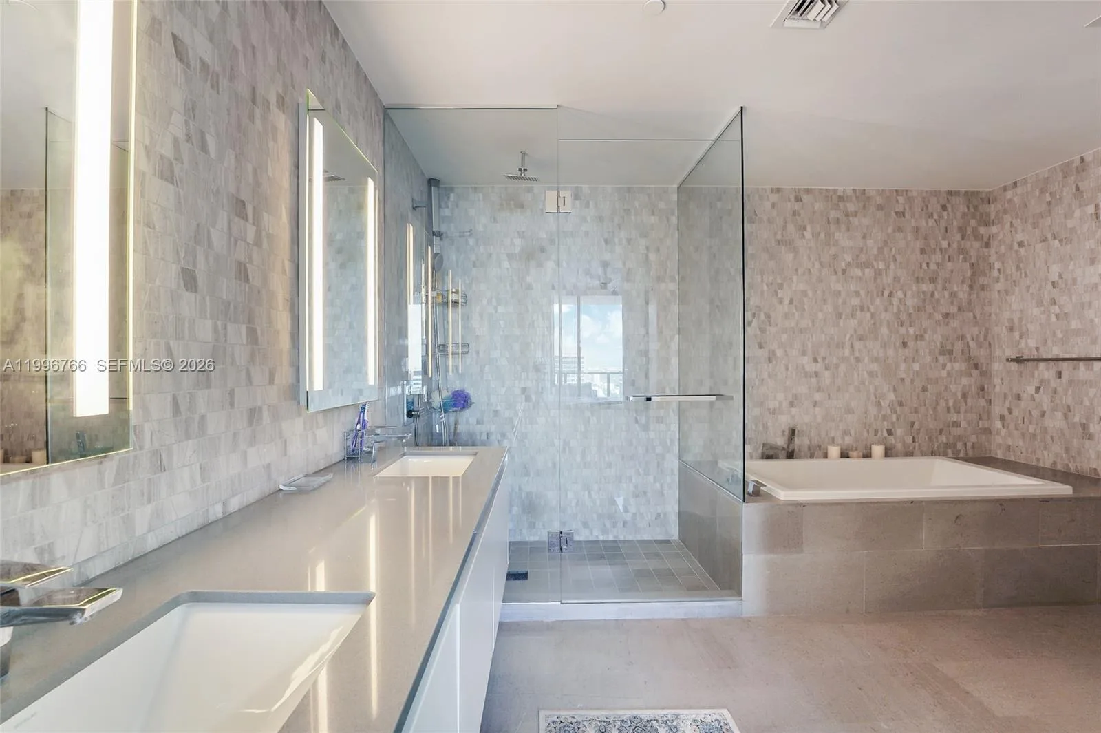 68 SE 6th St # 2104, Miami, FL 33131 photo 10