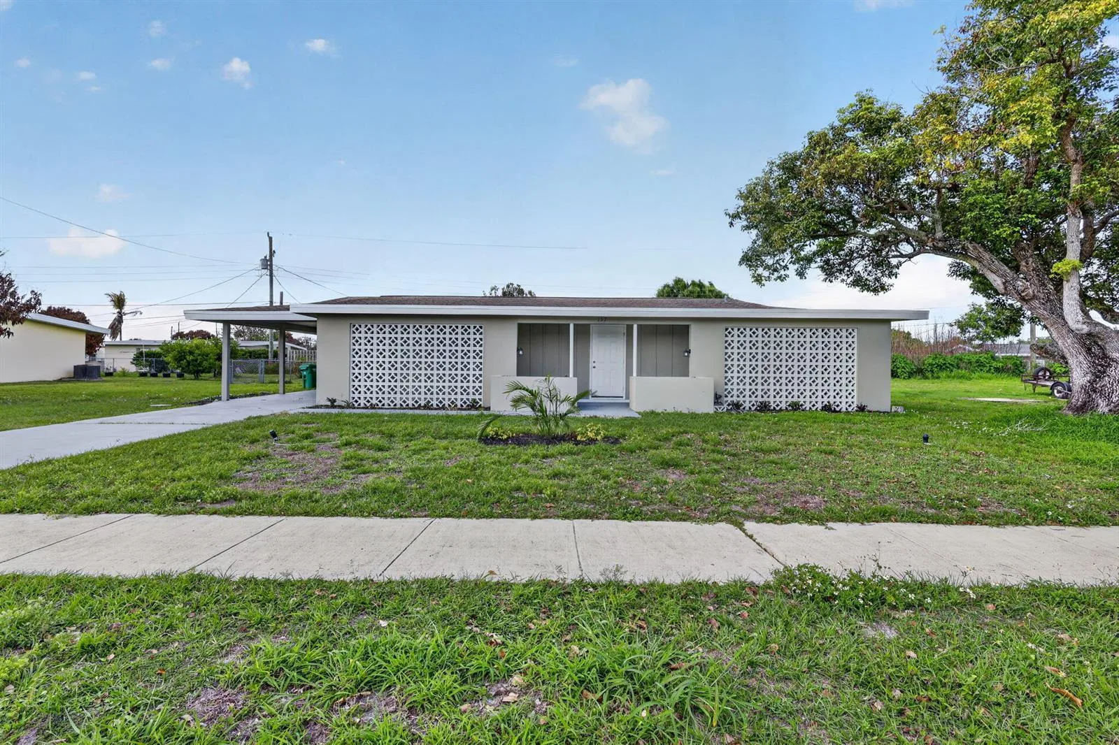 157 SE Calmoso Drive, Port St. Lucie, FL 34983