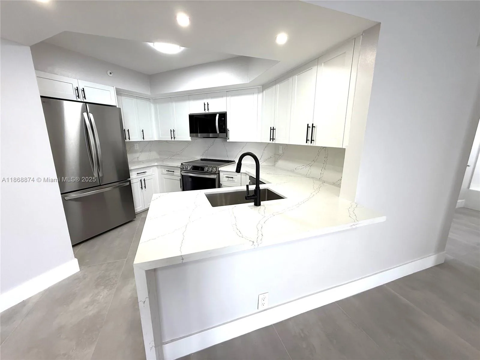 6767 Collins Ave # 1501, Miami Beach, FL 33141