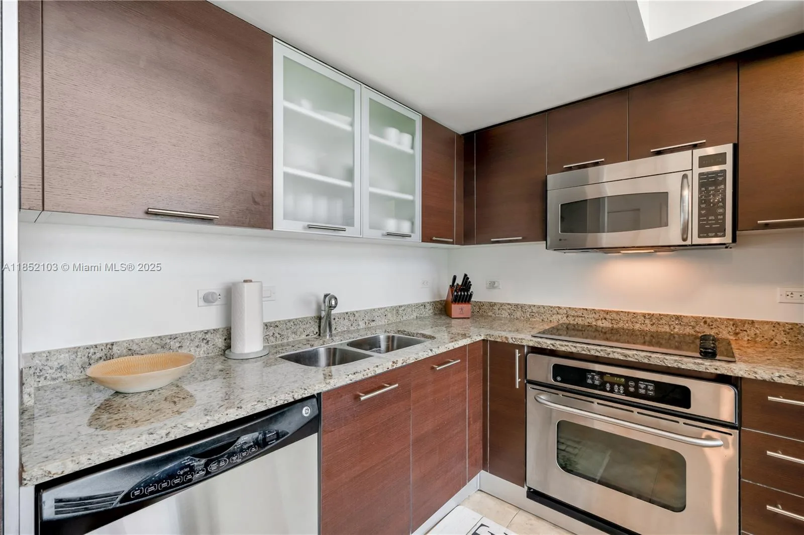 41 SE 5th St # 1607, Miami, FL 33131 photo 4