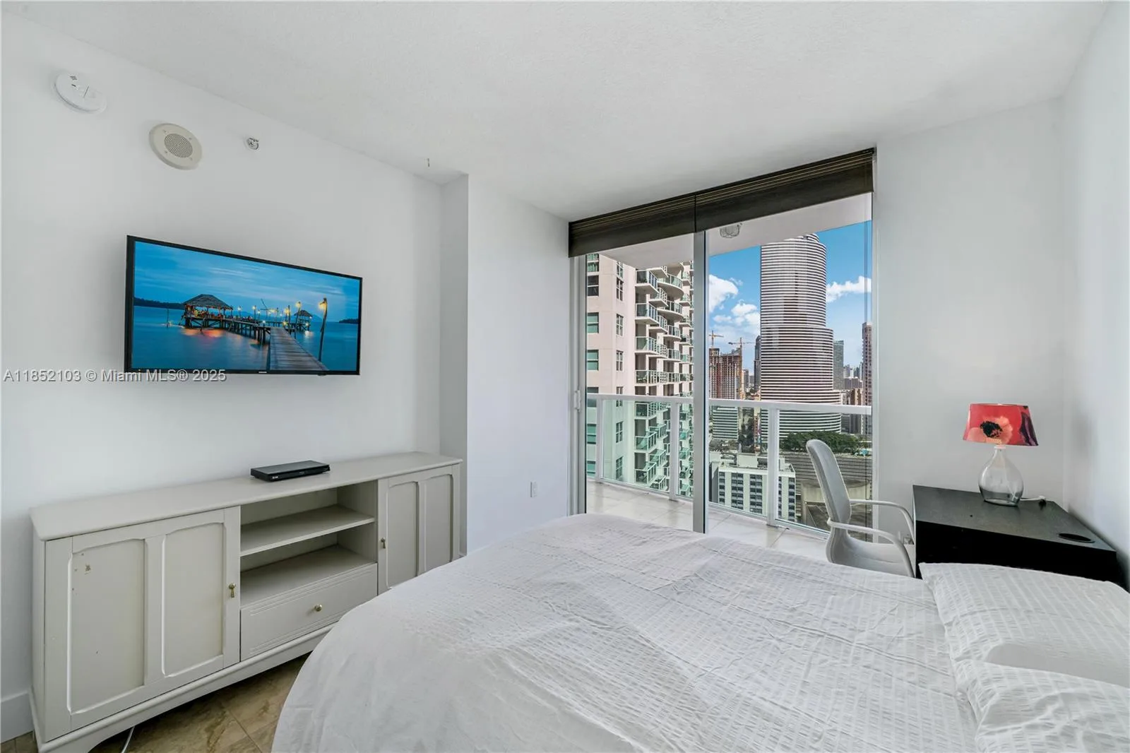 41 SE 5th St # 1607, Miami, FL 33131 photo 8
