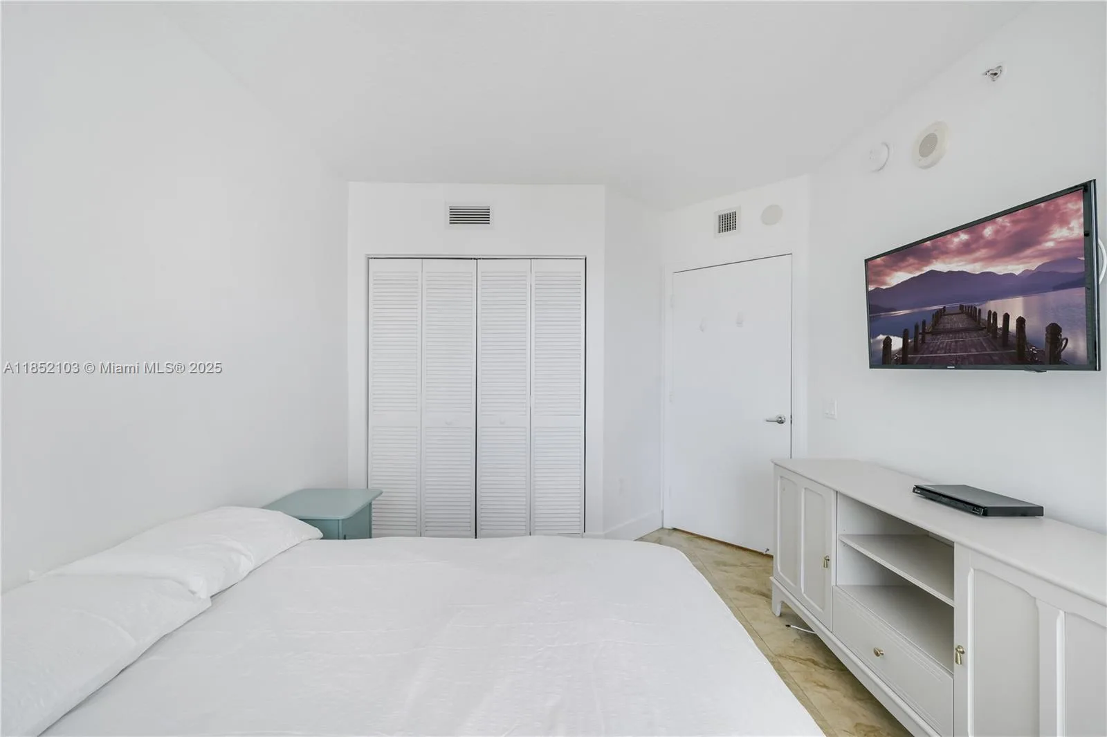 41 SE 5th St # 1607, Miami, FL 33131 photo 9