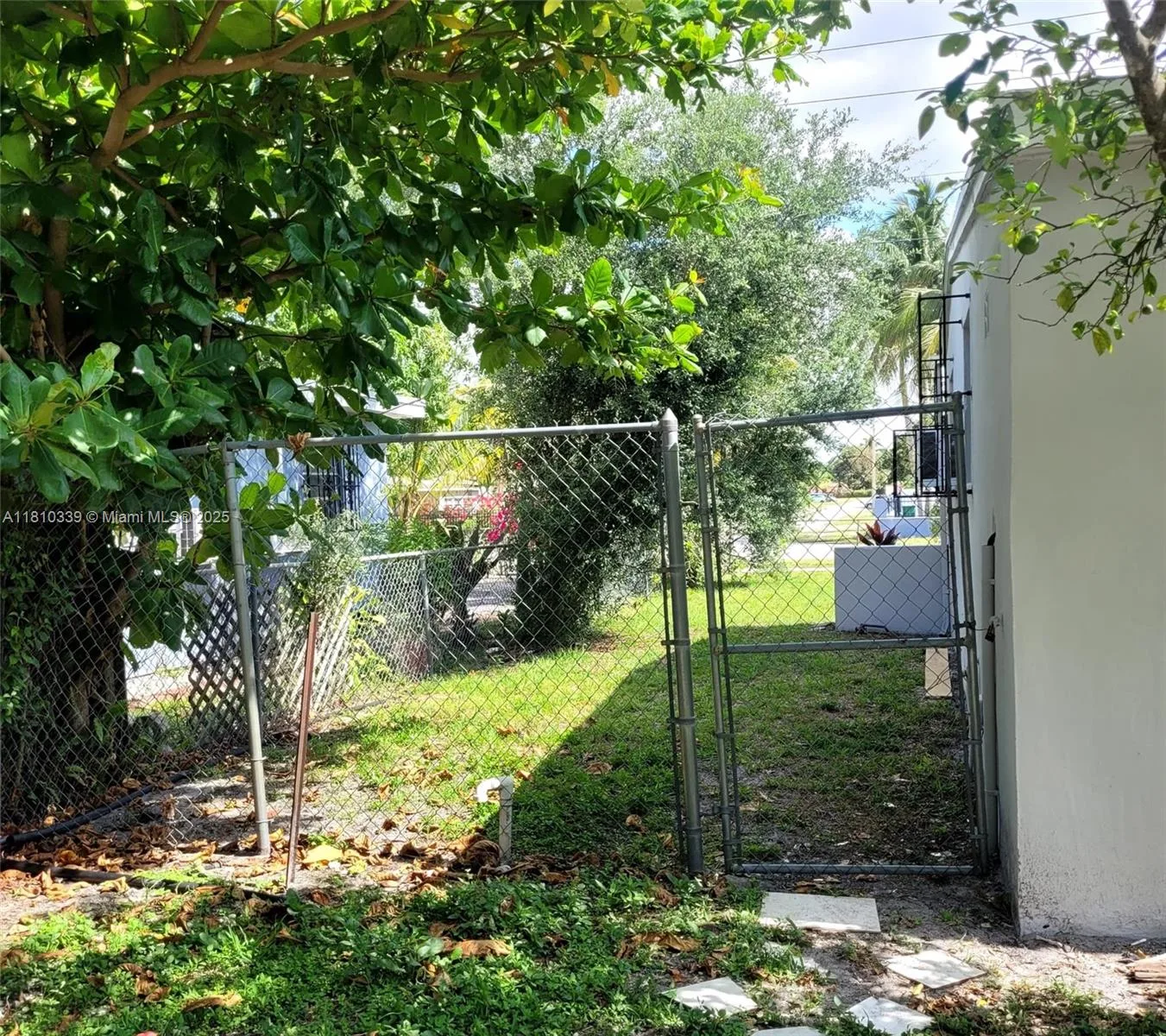 1760 NW 127th St, Miami, FL 33167 photo 3