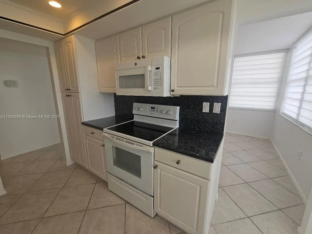 18041 Biscayne Blvd # 204, Aventura, FL 33160 photo 3