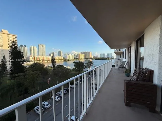 290 174th St # 811, Sunny Isles Beach, FL 33160 photo 2