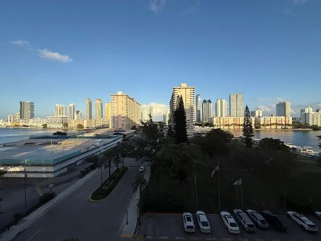 290 174th St # 811, Sunny Isles Beach, FL 33160 photo 3