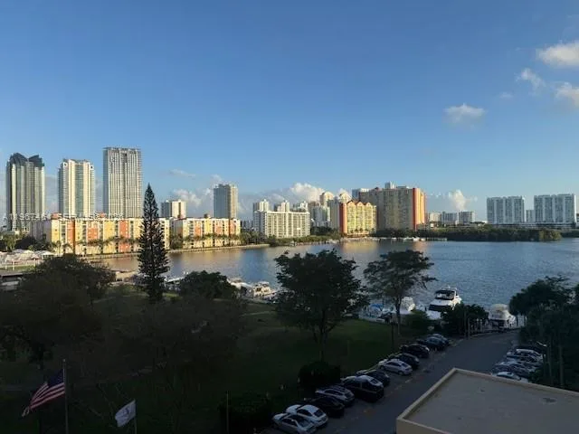 290 174th St # 811, Sunny Isles Beach, FL 33160 photo 4