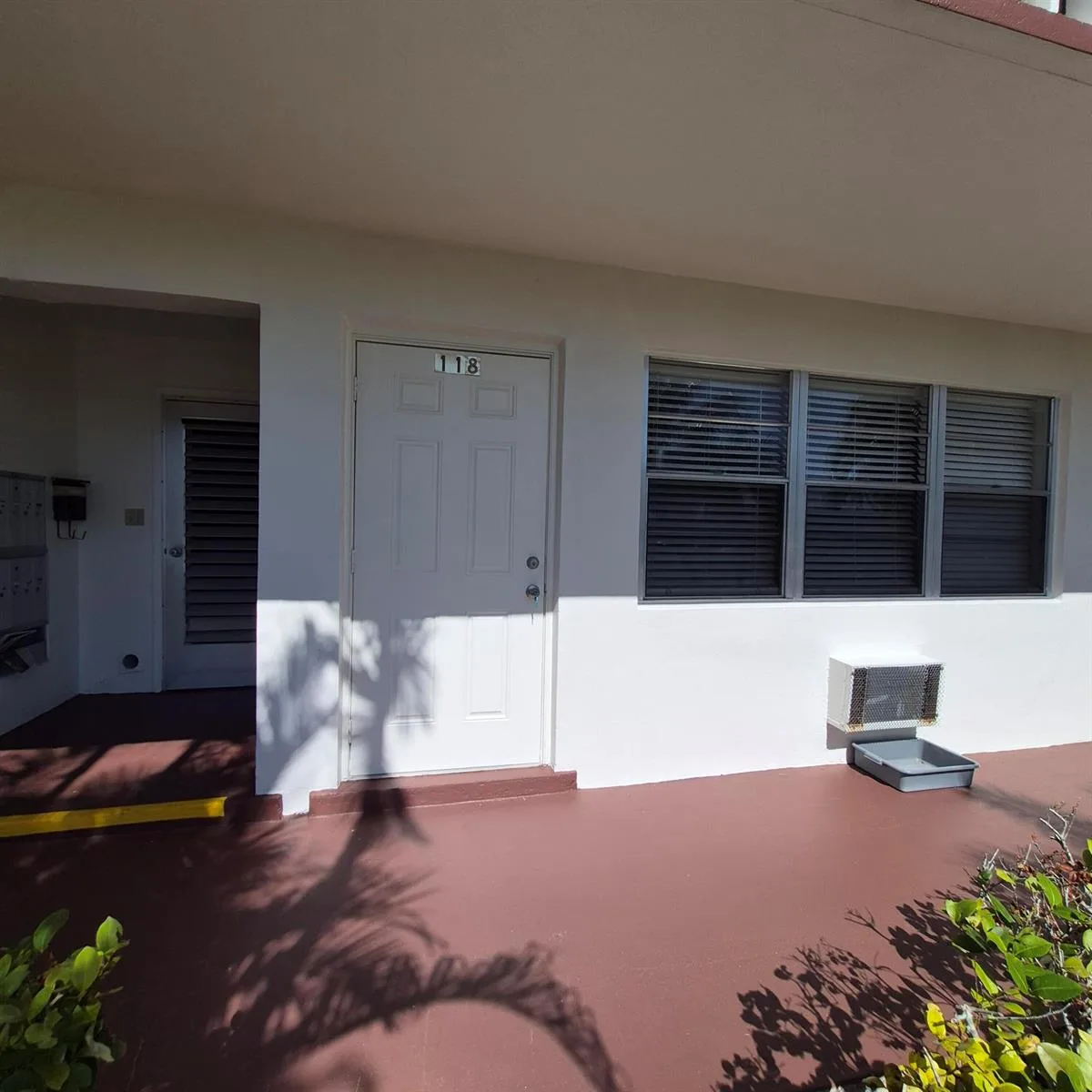 118 Kent H, West Palm Beach, FL 33417