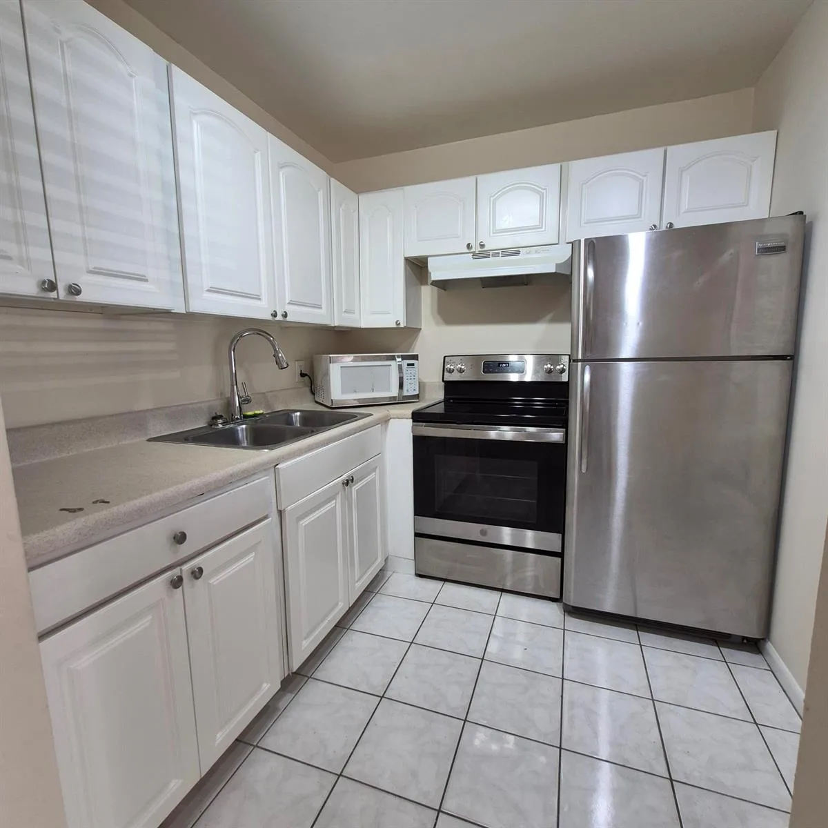 118 Kent H, West Palm Beach, FL 33417 photo 3