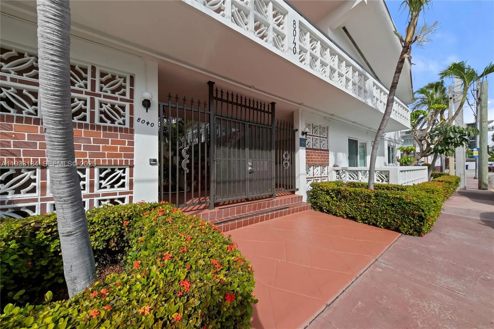 8040 Tatum Waterway Dr # 11, Miami Beach, FL 33141 photo 2