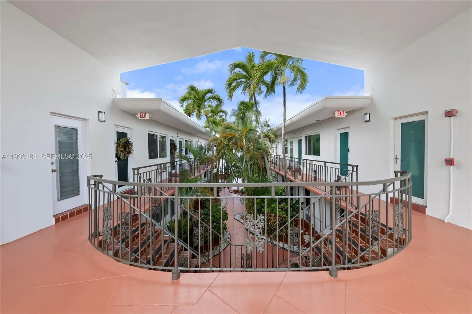 8040 Tatum Waterway Dr # 11, Miami Beach, FL 33141 photo 4