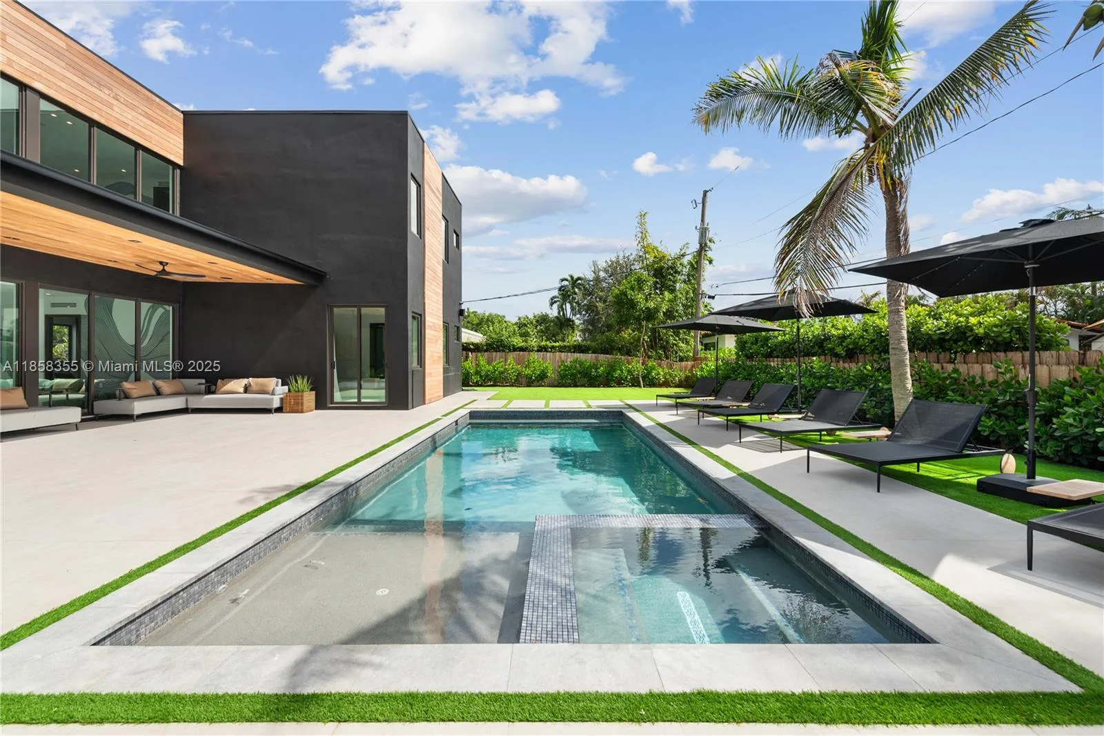 1960 NE 197th Ter, Miami, FL 33179 photo 7