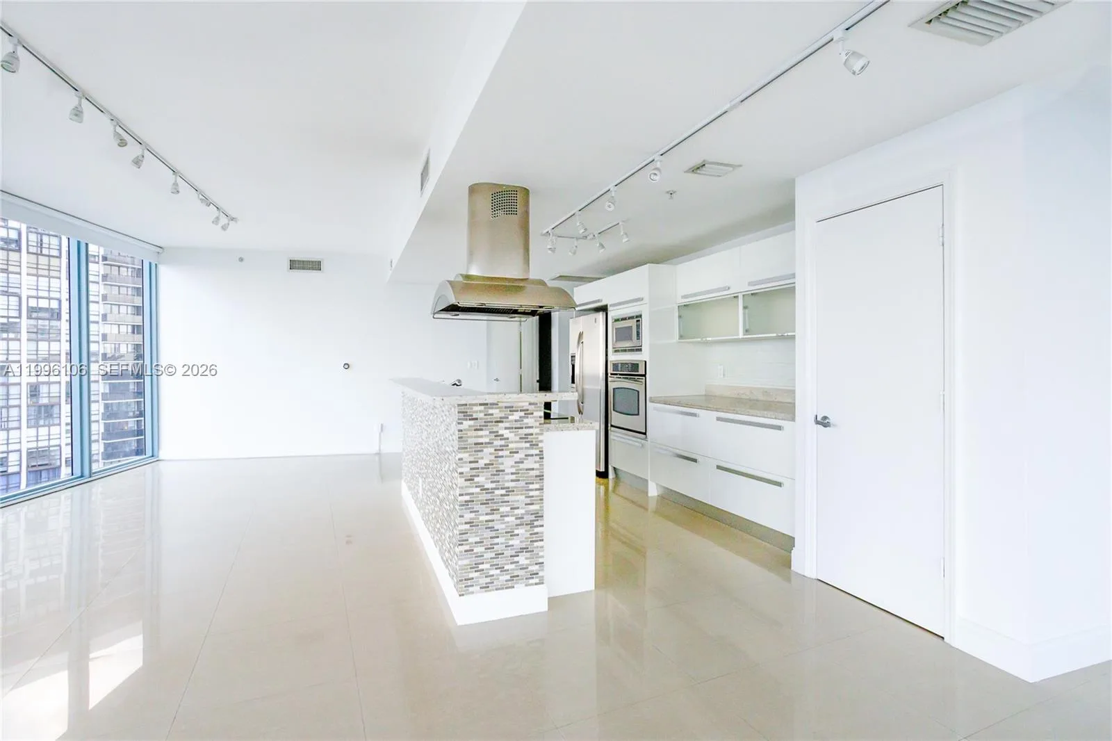 601 NE 36th St # 812, Miami, FL 33137 photo 3