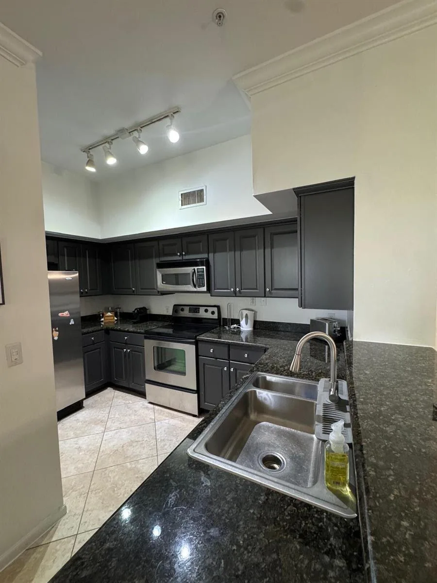 11750 St Andrews Place # 307, Wellington, FL 33414