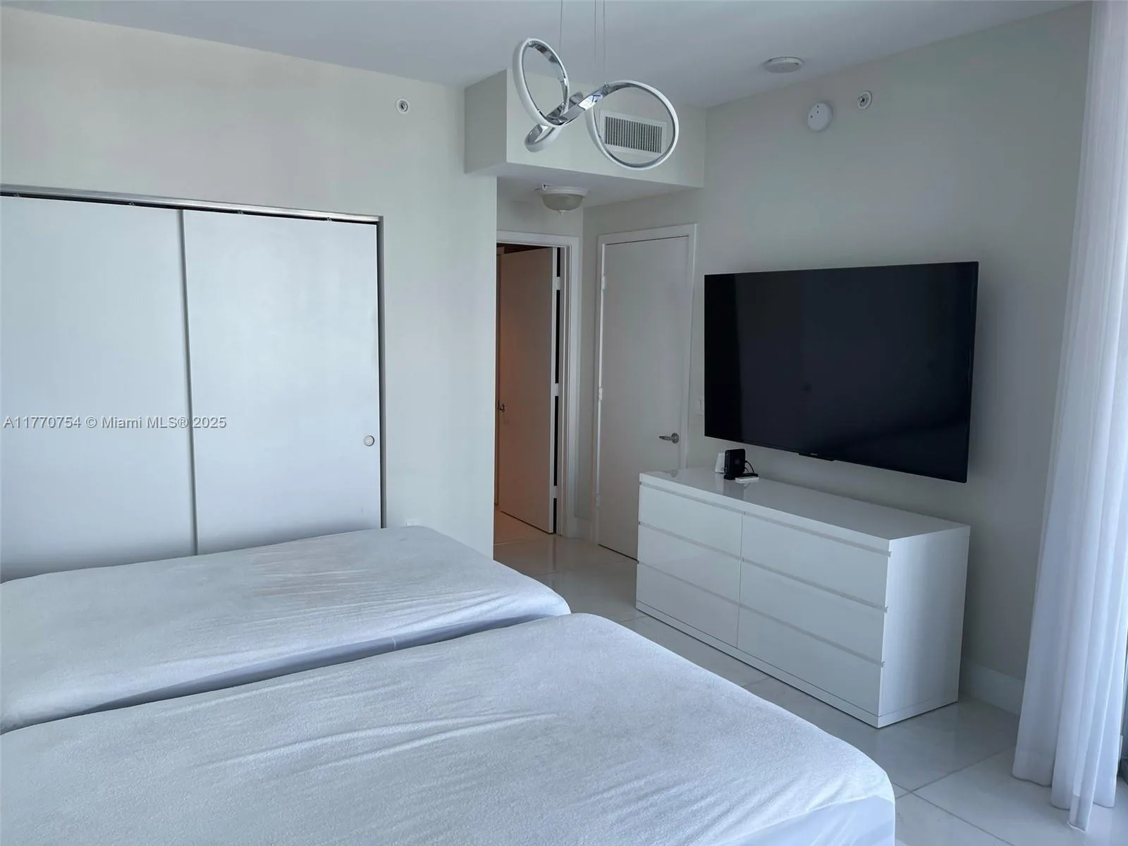 17111 Biscayne Blvd # 1403, North Miami Beach, FL 33160 photo 12