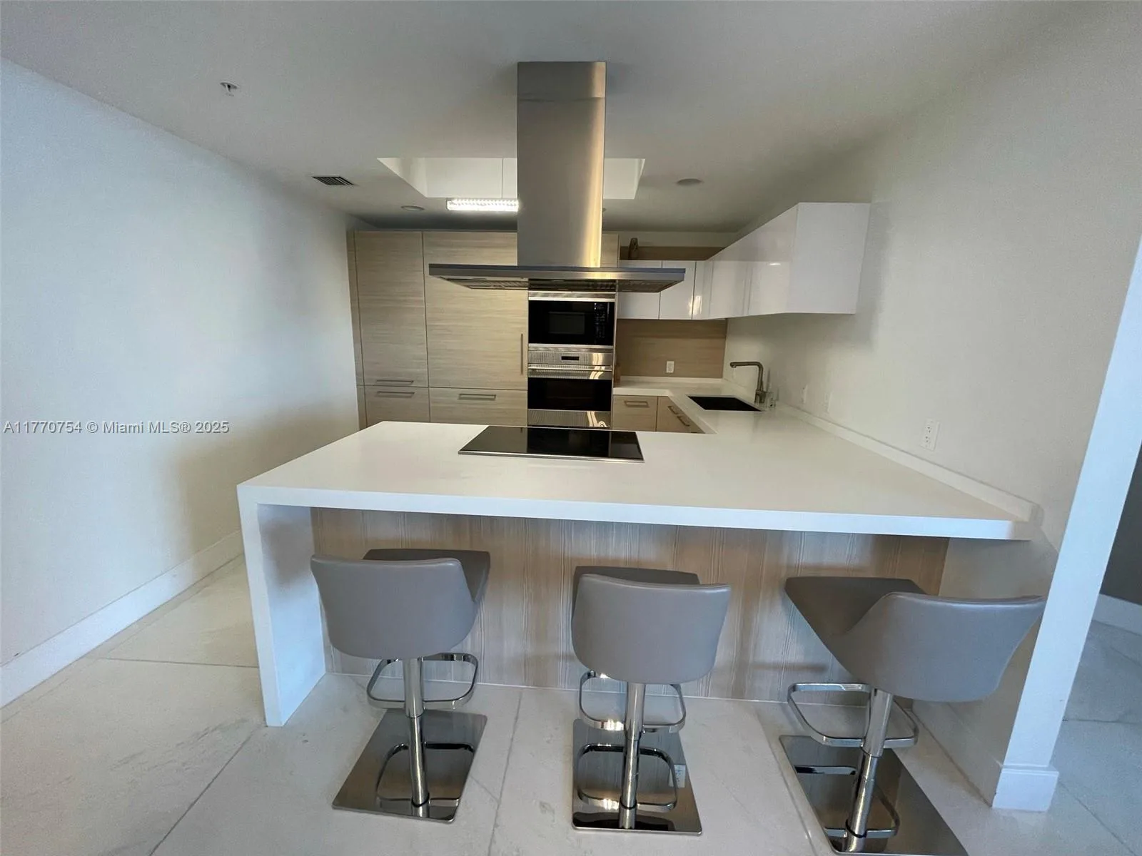 17111 Biscayne Blvd # 1403, North Miami Beach, FL 33160 photo 9