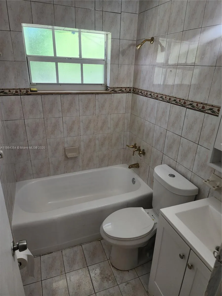17200 NW 11th Ave, Miami Gardens, FL 33169 photo 6