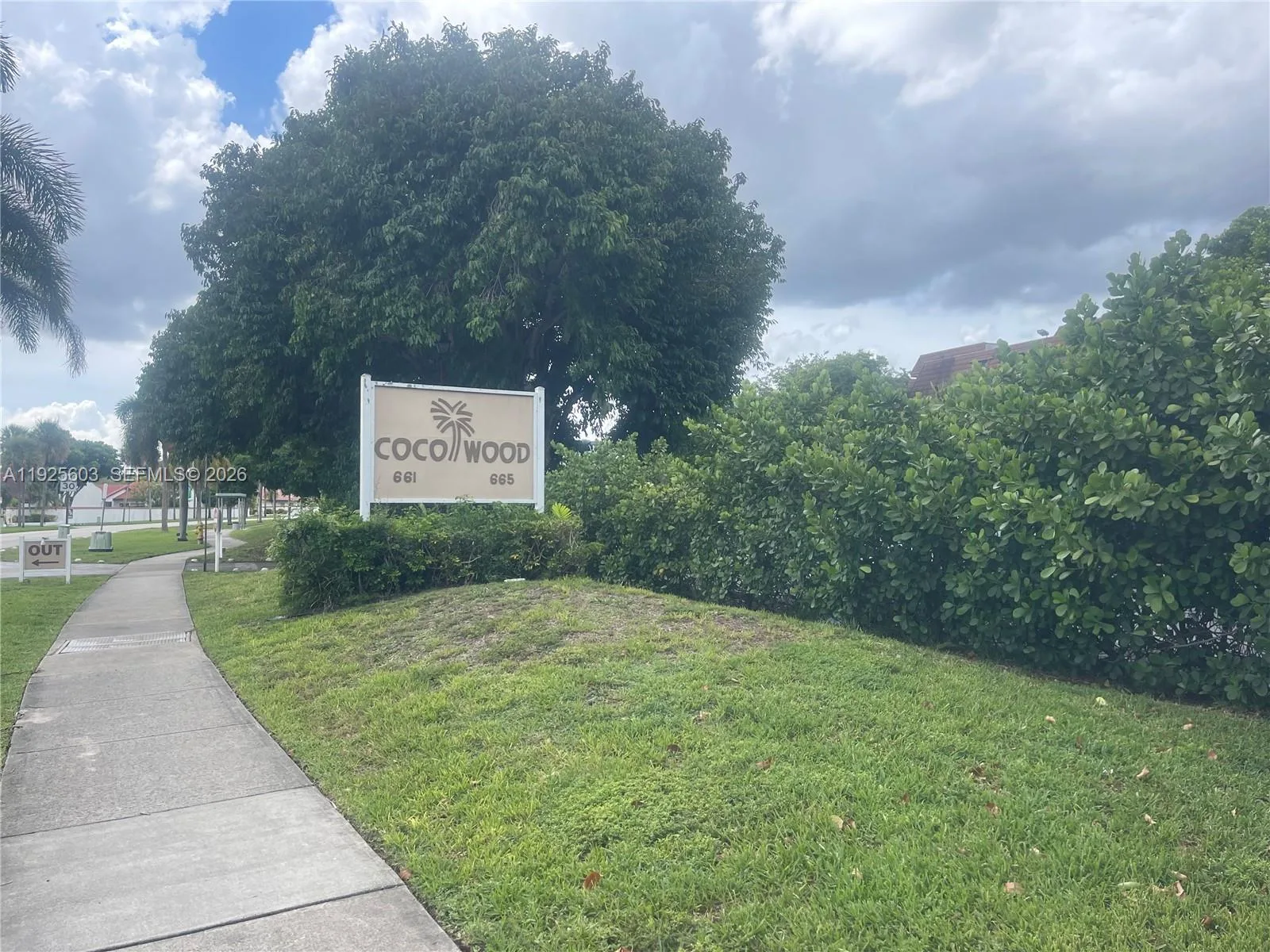 661 NE 195th St # 309, Miami, FL 33179 photo 2