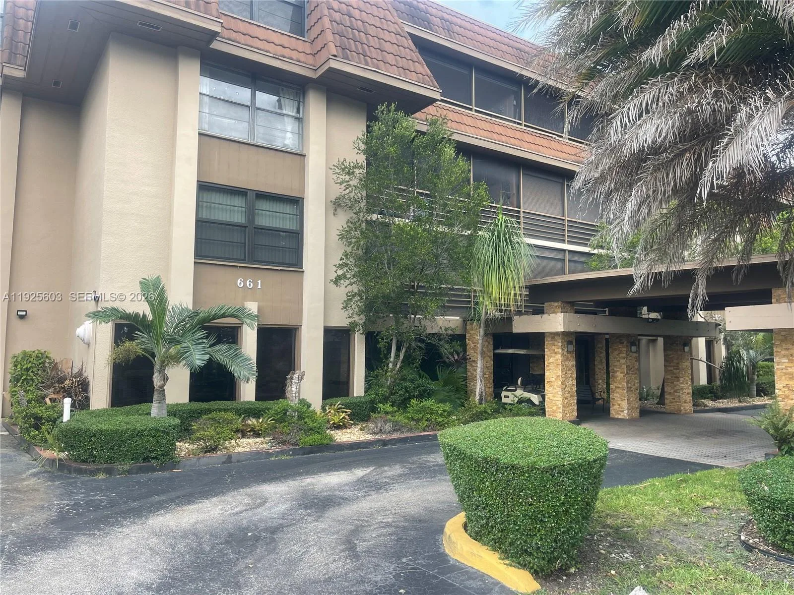 661 NE 195th St # 309, Miami, FL 33179 photo 4