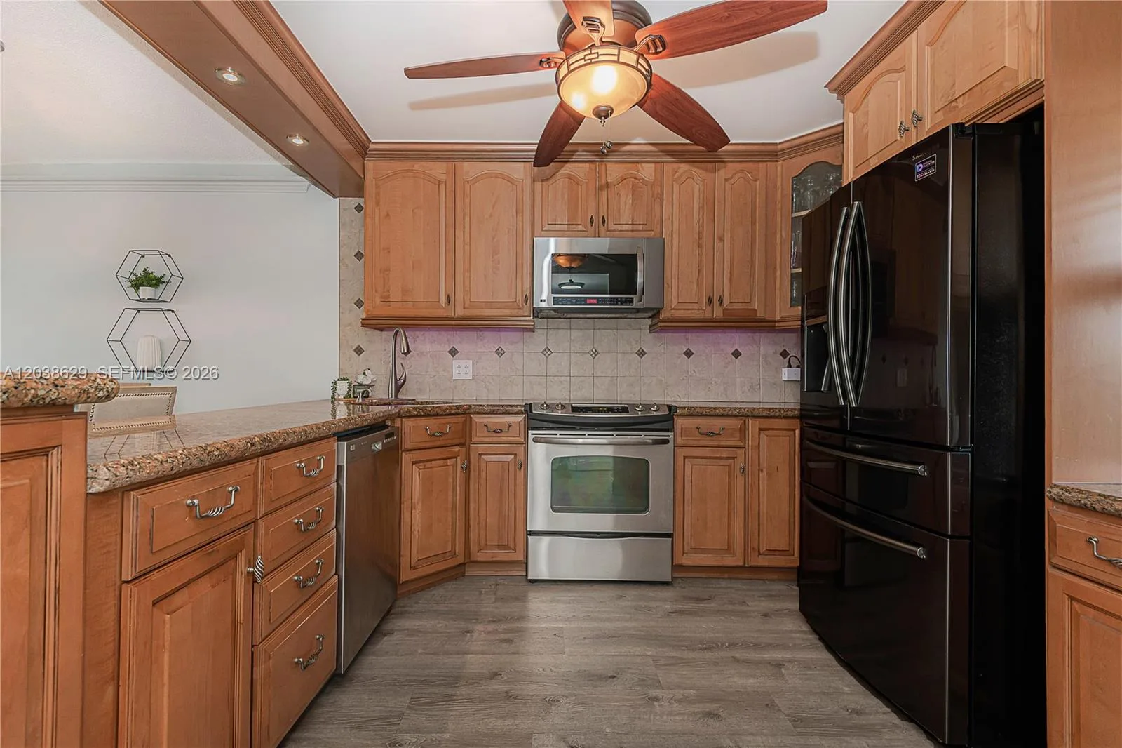 4800 Hillcrest Ln # 501, Hollywood, FL 33021 photo 6